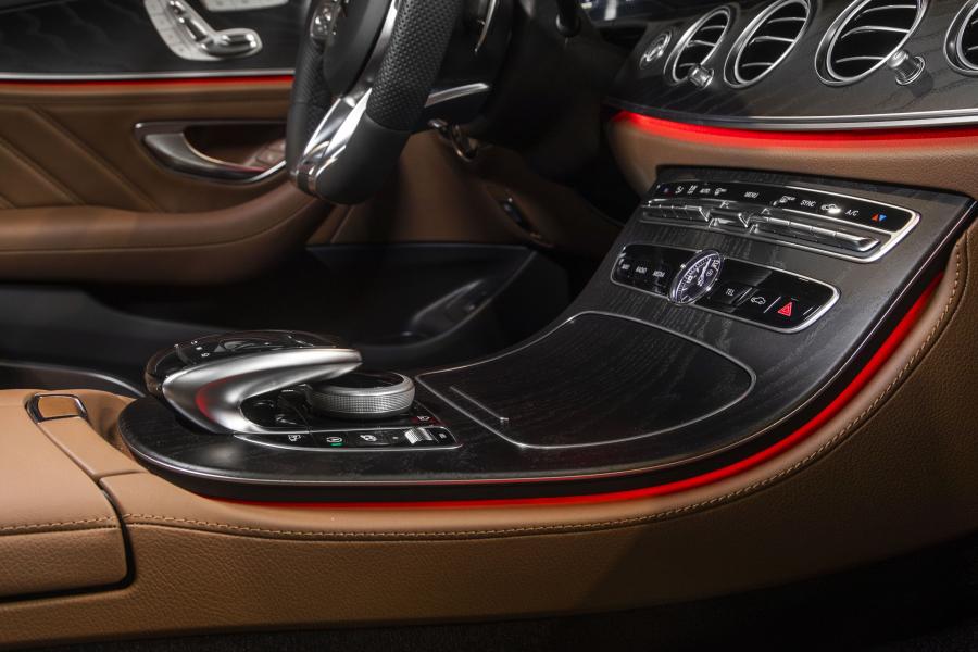 Детали интерьера Mercedes-AMG E53 4Matic+ 2018 года  (NA) (фото 19 из 40)